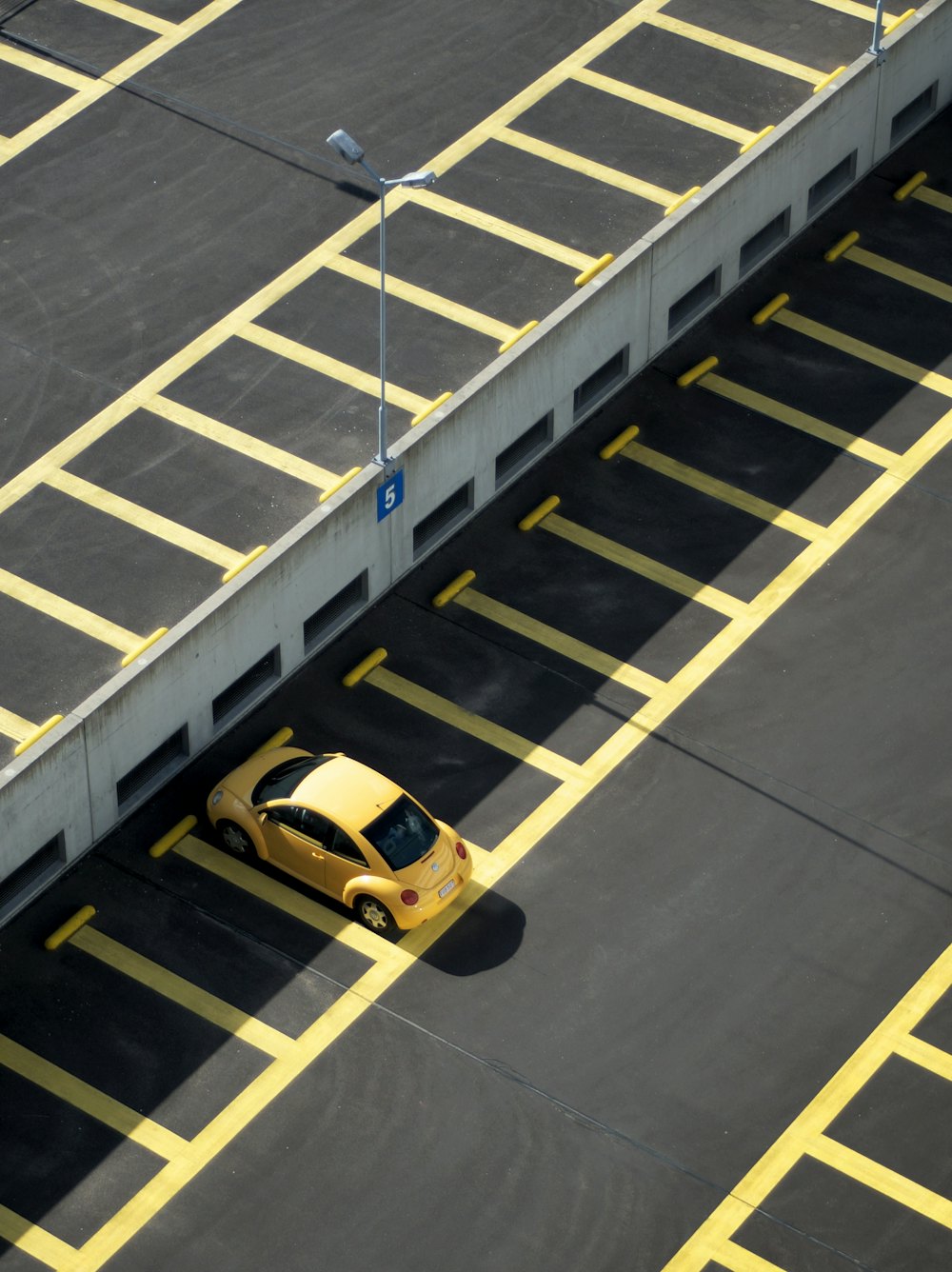 Pavimento y señalización de parking